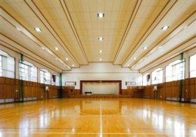 大町西小学校屋内運動場非構造部耐震化