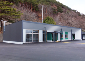 松本市かりがねサッカー場管理棟